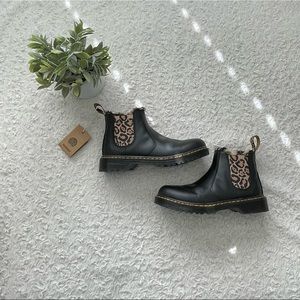 Dr martens 2976 Leopard faux fur Chelsea boots